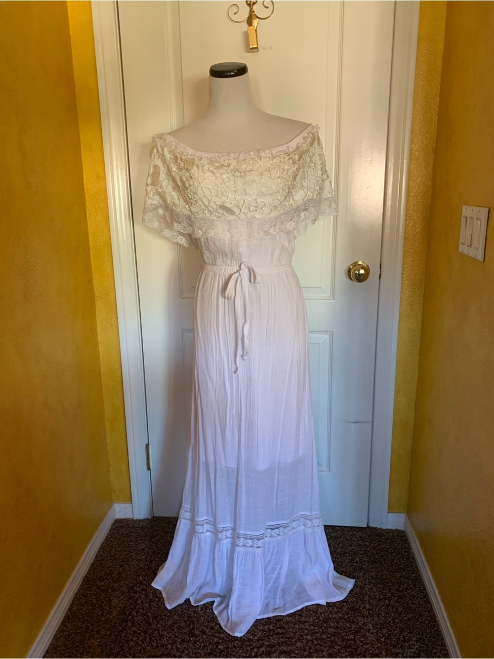 Off-Shoulder White Lace Maxi Dress Full Length Dia De Los Muertos Costume Size M